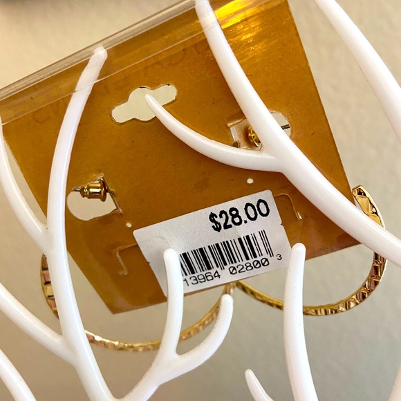 NEw! Erica Lyons Gold Tone Fashion Hoops Pierced Earrings - Picture 5 of 6